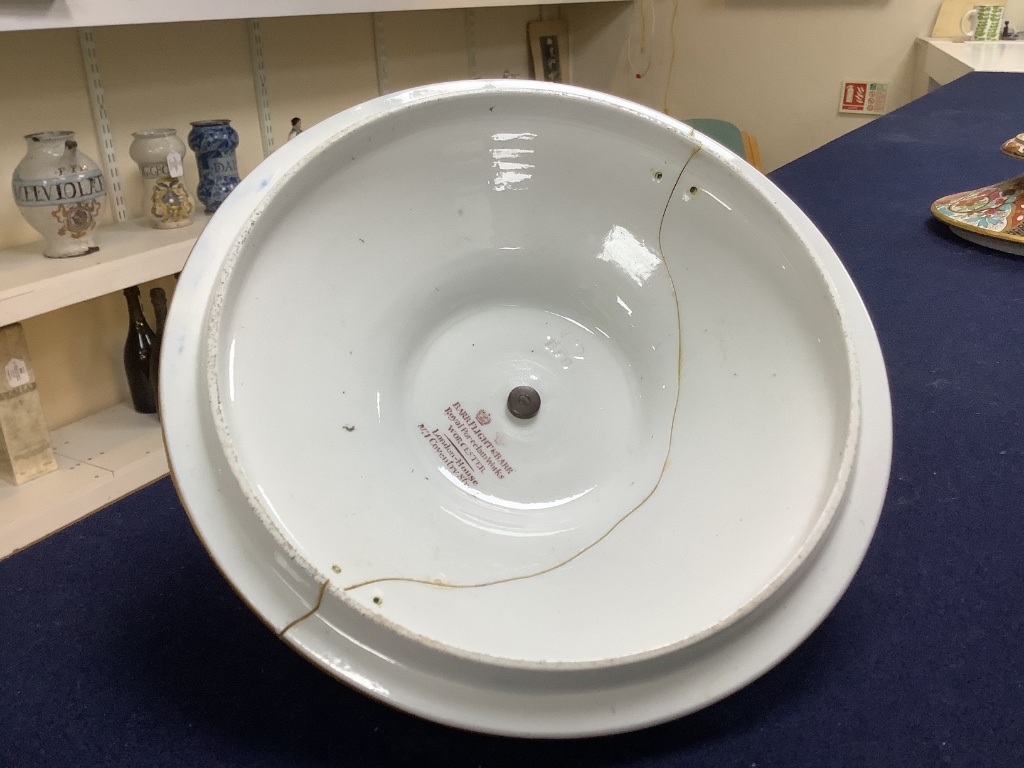 Barr Flight & Barr dessert service: 20 plates, pair ice pails, pair small tureens, 3 oval, 4 square, pair scallop